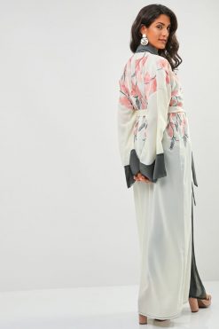 bsi01 aa001 bsi1231 5 Embroidered Bisht Abaya