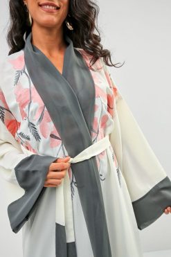 bsi01 aa001 bsi1231 3 Embroidered Bisht Abaya