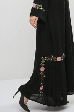 bsi01 aa001 bsi782 3 Rose Embroidered Black Abaya