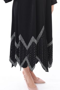 عباية متعرجة باللون الأسود 6 MOIS3098 3 Black Zigzag Abaya