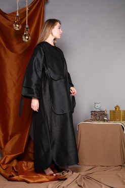 عباية سوداء بطبقات مزخرفة 12 3I7A2566 scaled 1 Piping Layered Black Abaya