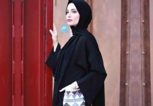 HH 000250 1 2 How to Look Really Trendy Wearing Abaya?